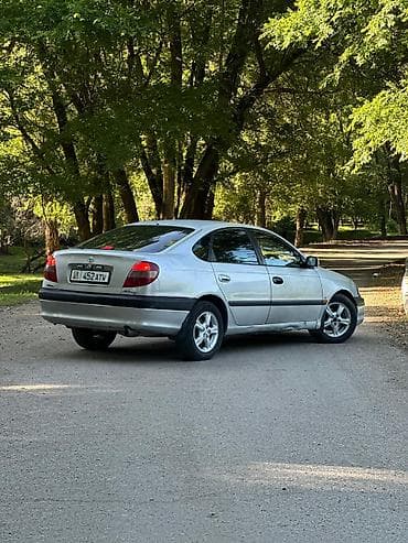Toyota Avensis: 2002 г., 1.8 л, Автомат, Бензин, Лифтбек — 1