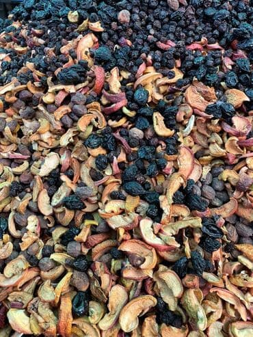 букет из курута: Натуральный компот курага яблоко слива вишня смесь — 3