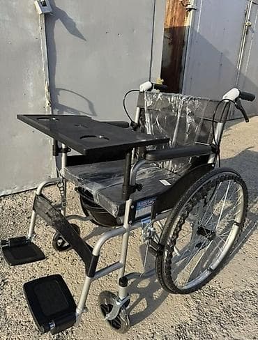Инвалидная коляска с санитарным узлом и съемным столиком -
