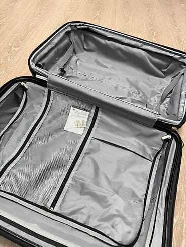 весенний легкий: Чемодан, Б/у, Материал: Пластик, Средний (40 - 70 л), Вращающиеся колеса на 360° — 6