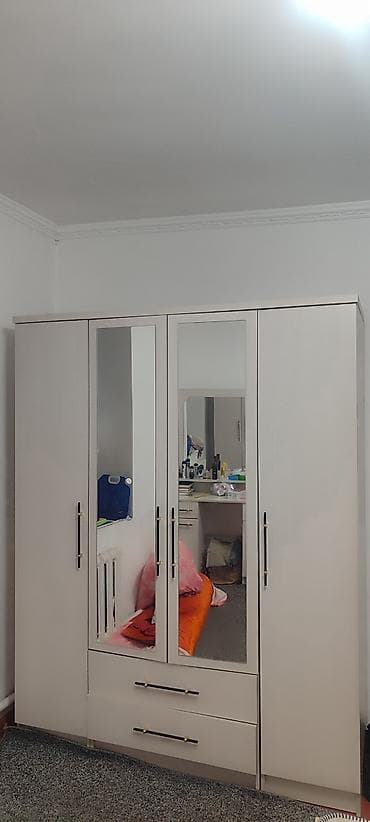 Спальный гарнитур в современном светлом цвете (дерево/ЛДСП с