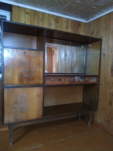 ТОКМОК. Продаётся сервант. Высота 1,50. Ширина 1,50 at lalafo.kg ТОКМОК. Продаётся сервант. Высота 1,50. Ширина 1,50