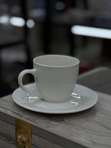 белые кружки: Набор керамических кофейных чашек с блюдцами. - Материал: керамика. - — 9