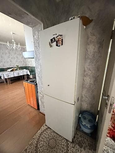 Техника и электроника: Холодильник двухкамерный с нижней морозильной камерой. - Классическая — 1