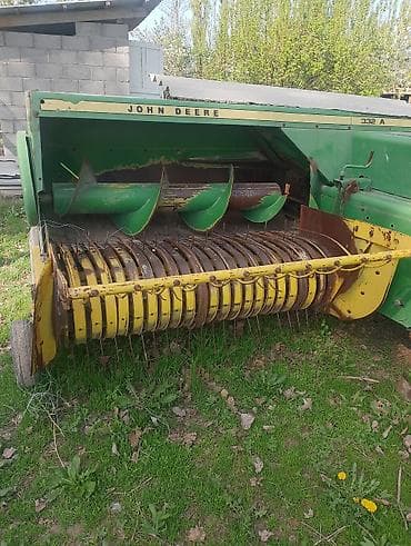 Пресс‑подборщик John Deere 332A - Тип: навесной тюковый at lalafo.kg Пресс‑подборщик John Deere 332A - Тип: навесной тюковый
