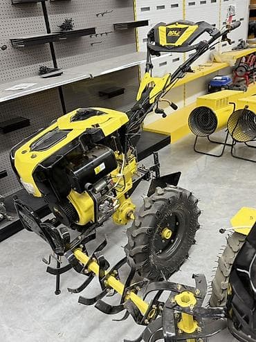 djon deere: Мотоблок бензиновый BOLT (желто‑черный) Описание: - Тяжёлый мотоблок — 2