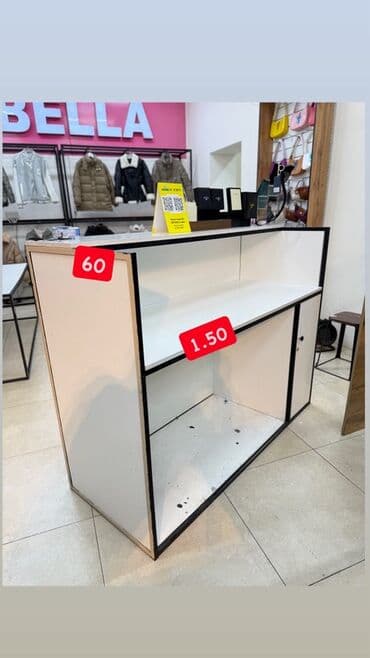 оборудование для магазинов: Торговое оборудование для магазина одежды/аксессуаров. Срочная — 2