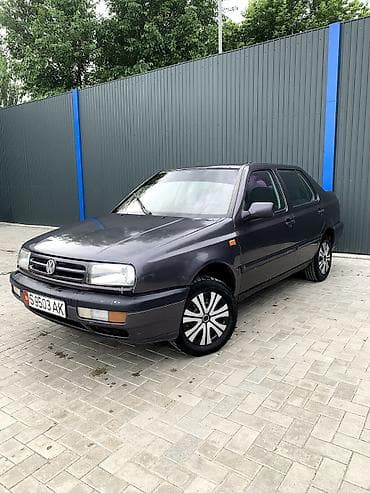 70 сом: Volkswagen Vento: 1994 г., Кол менен иштөөчү, Бензин, Седан — 2