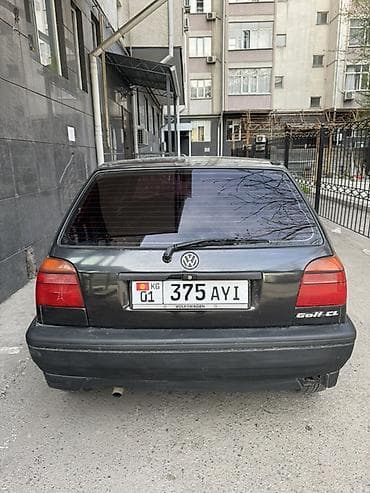 лобовое стекло на пассат б3: Volkswagen Golf III CL, 5‑дверный хэтчбек, черный цвет. Основные — 4