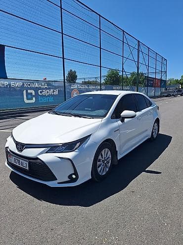 рестайлинг: Toyota Corolla: 2023 г., 1.8 л, Вариатор, Гибрид, Седан — 2