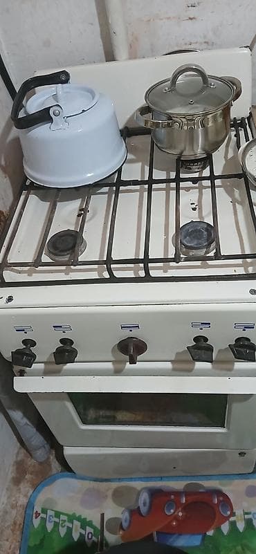 Газовая плита с духовкой, классическая белая. - 4 газовые конфорки с at lalafo.kg Газовая плита с духовкой, классическая белая. - 4 газовые конфорки с