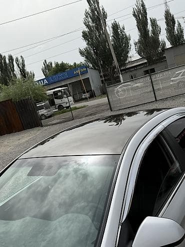 Винил-оклейка крыши автомобиля в черный глянец Профессиональная at lalafo.kg Винил-оклейка крыши автомобиля в черный глянец Профессиональная