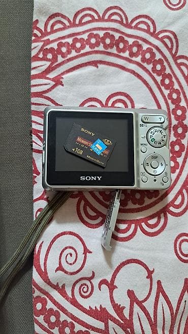 Фото жана видеокамералар: Цифровой фотоаппарат Sony Cyber-shot (серебристый) - Матрица: 7.2 Мп — 2