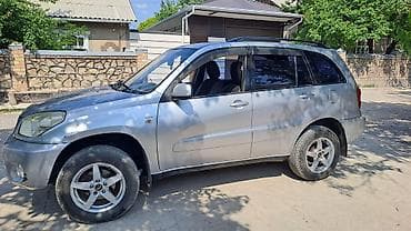 Унаа: Toyota RAV4: 2005 г., 1.8 л, Кол менен иштөөчү, Бензин, Кроссовер — 5