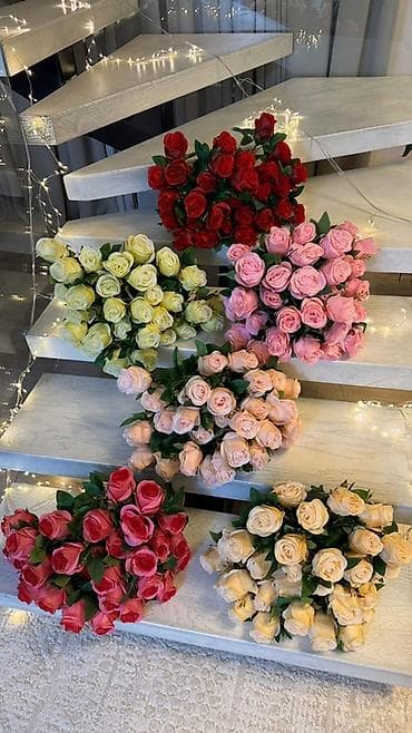 розы: Букеты роз в ассортименте. - Разные оттенки: насыщенно-красные — 1