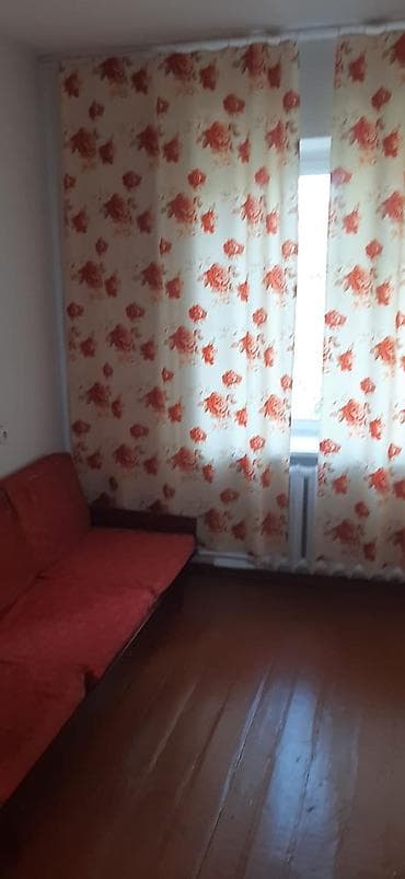 Бөлмөлөр: Сдаётся просторная 2ком кв с балконом .турусбекова48.частично мебель — 2