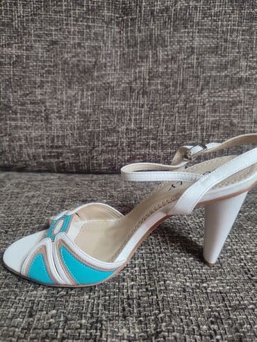 кроксы белые: Босоножки
36-37 размер — 2