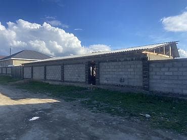 продаю дом в военноантоновке: Продаётся кирпичный дом с большим участком. - Двухэтажный дом из — 4