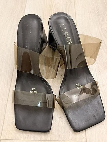 Женские мюли на каблуке есть дефекты см фото не удачно спустилась с