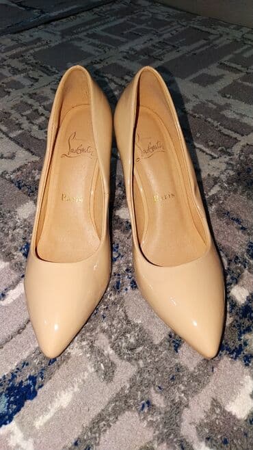 nike react: Туфли почти новая одевала 1раз размер 37 цена 1000сом — 1