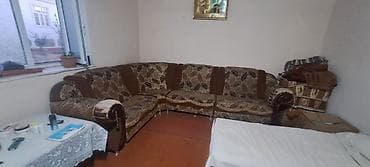 Угловой мягкий диван с обивкой из жаккарда с растительным орнаментом lalafo.kg да Угловой мягкий диван с обивкой из жаккарда с растительным орнаментом
