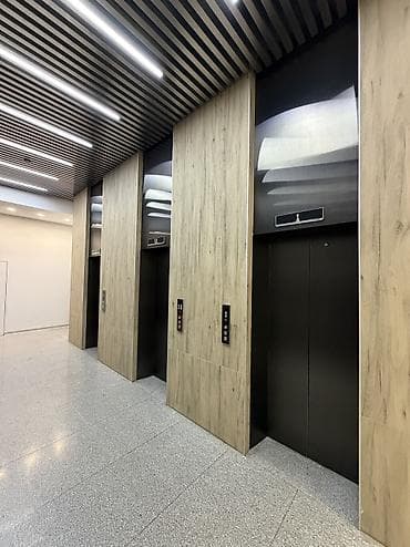 Коммерциялык мүлк: Кеңселерди ижаралоо, 250 м², Бизнес борборунда, Тоолор көрүнүп турат, 1-катар, Өзүнчө кире бериши менен — 3