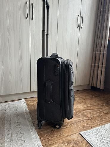 Чемоданы: Чемодан, Новый, Материал: Полиэстер, Маленький (до 40 л), Водонепроницаемость, Вращающиеся колеса на 360°, Кодовый замок — 2