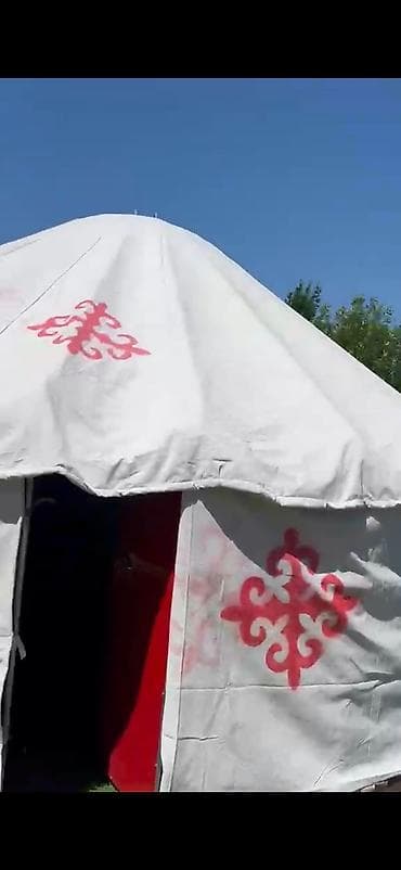 дом дракона: Юрта с разборным каркасом и традиционным оформлением. Особенности: - — 2