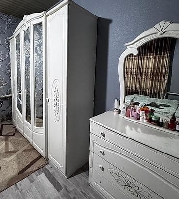 кровать и шкаф: Спальный гарнитур в классическом стиле, цвет – белый с изящной резной — 3