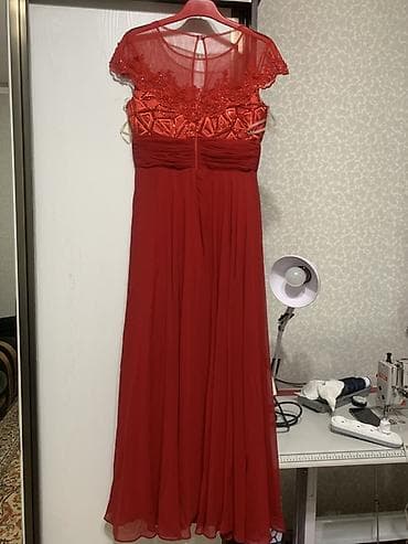 новогодный платья: Вечернее длинное платье насыщенного красного цвета. - Силуэт — 4