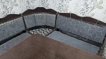 стол садовый: Продается кухонный уголок с 2 табуретками. В хорошем состоянии — 7