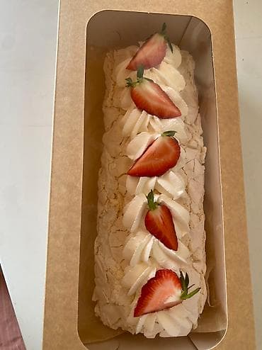 суши и роллы: Меренговый рулет на заказ! Начинка по 1300 сом, бесплатная доставка — 1