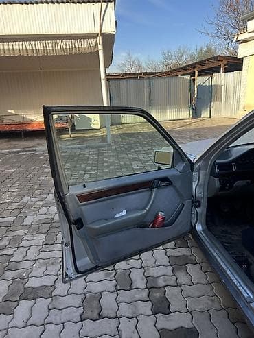 задный стоп 210 мерседес: Mercedes-Benz W124: 1993 г., Ручные, Седан — 5