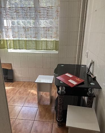 2 bedroom: Сдается в аренду 2 комнатная квартира 104 серии на 1 этаже в 9 мкр — 7