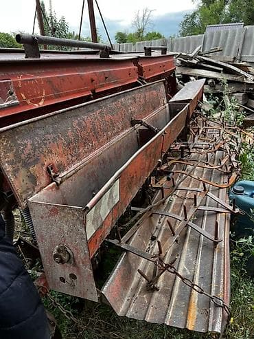 Зерновая сеялка прицепная (ширина захвата около 4–5 м), механическая — 8
