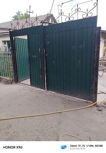 Распашные ворота: Распашные металлические ворота с калиткой - Конструкция — 1