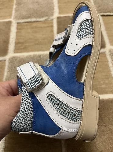 Детская обувь разная- зимние ботинки, ортопедические сандали, ботинки