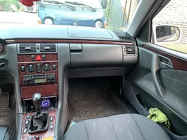 e 303: Mercedes-Benz E-Class: 2001 г., 2 л, Механика, Бензин, Седан — 3