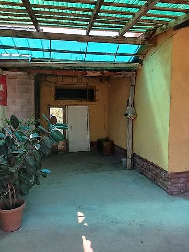 частные дома: Продаётся частный дом с большим двором и хозяйственными постройками — 3