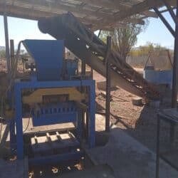 стол трансформер 2 в 1: Пескоблок чыгарган полуавтомат станок сатылат. Станок жаны, комплекте — 1