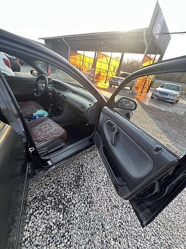 bmw e53: Mazda 626: 1991 г., 2 л, Механика, Бензин, Седан — 10