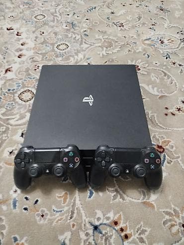 Продаю playstation 4 pro, в хорошем состоянии царапин нету, почти не