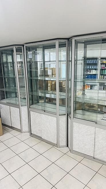 Витрина Телефон жана аксессуарлары үчүн, Шамдал менен, 190 см * 120 см * 30 см, Колдонулган — 1