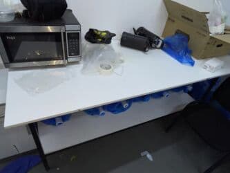 чистый стол: Письменный стол — 3