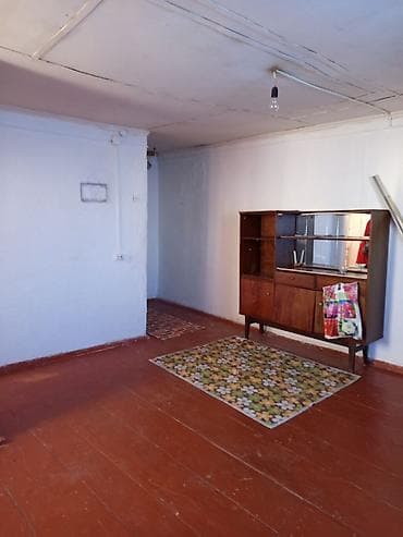 комната с подселением ошский рынок: 1 комната, 30 м², 1 этаж, Старый ремонт — 5