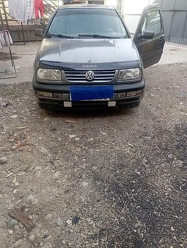 Volkswagen Vento: 1993 г., Механика, Бензин, Седан