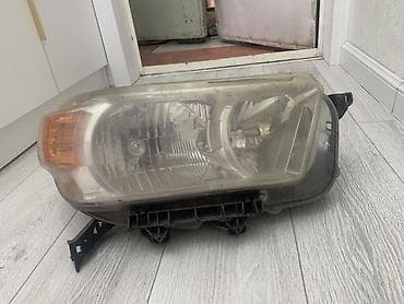 Автозапчасти: Передняя левая фара Toyota Б/у, Оригинал — 1