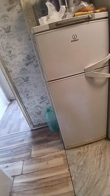 Холодильник Indesit, двухкамерный - Классическая компоновка: верхняя
