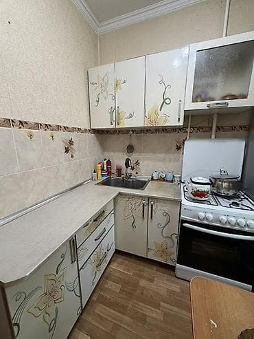 Мебель: Б/у Кухонный гарнитур угловой с рисунком лилии,в хорошем качестве — 1