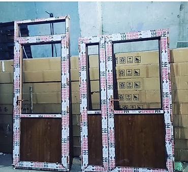 Пластиковые двери с остеклением и нижней глухой панелью. - Материал